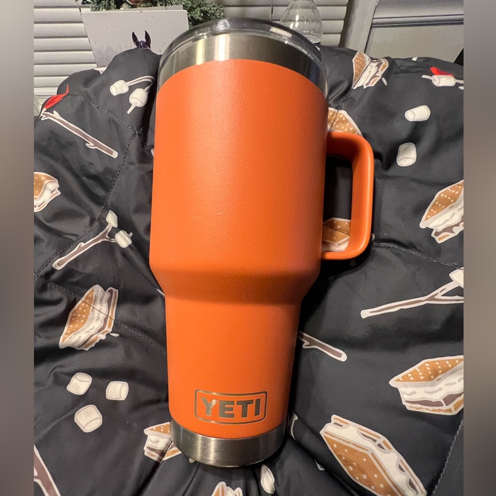 YETI 35 oz. Rambler Mug with Straw Lid. High Desert Clay.